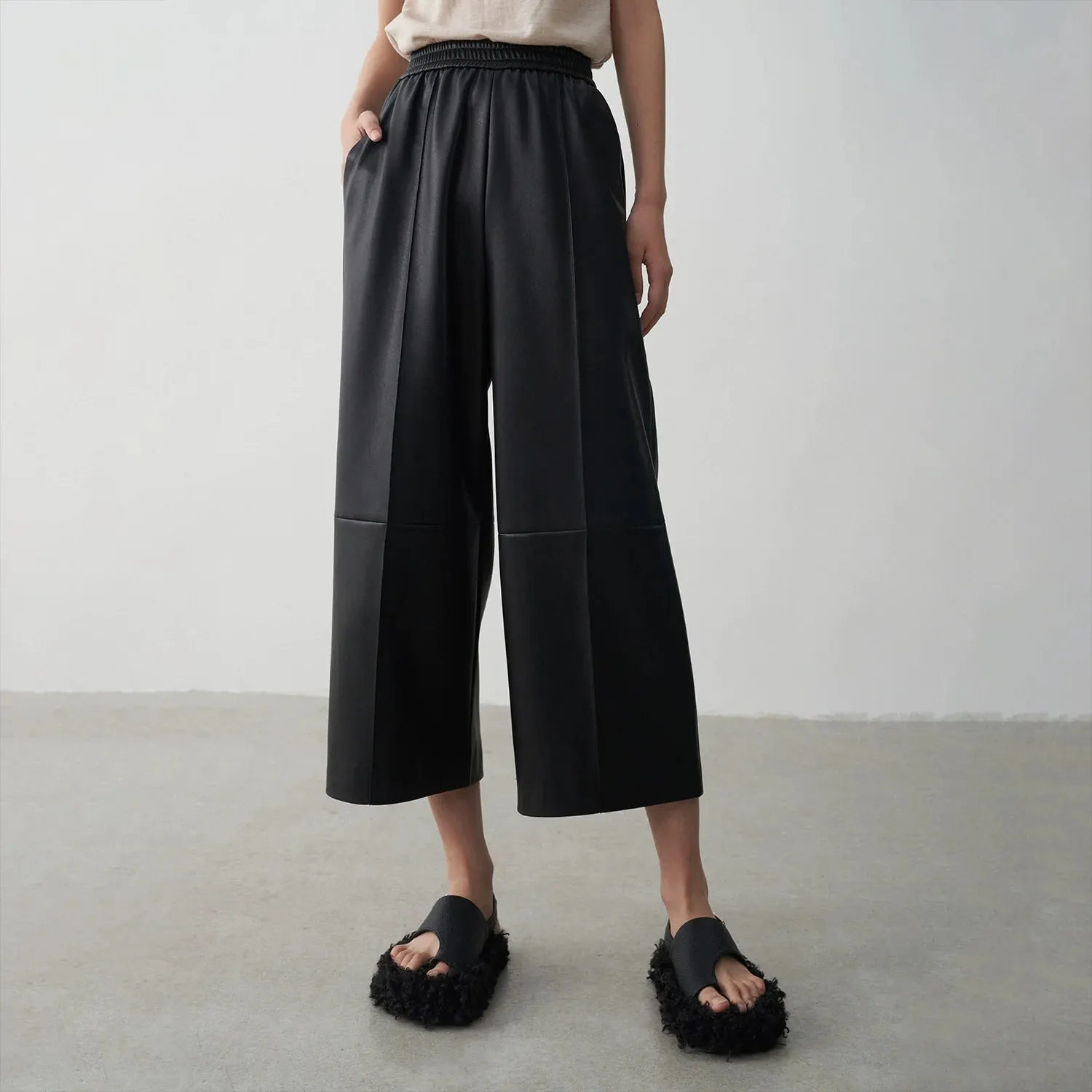 Black Elastic High-Waisted Faux Leather Pants