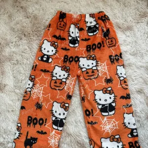 Hello Kitty Patterned Comfy Pajamas