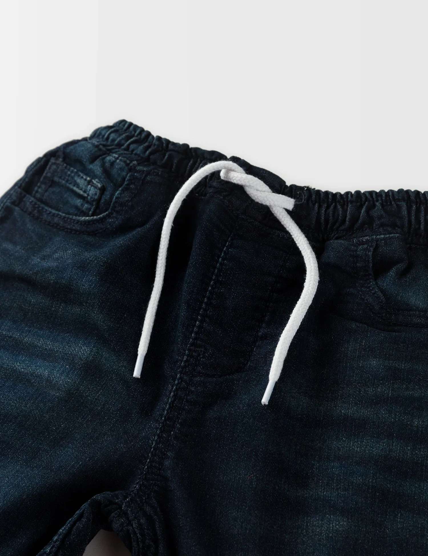 MEDIUM WASH DENIM SHORTS
