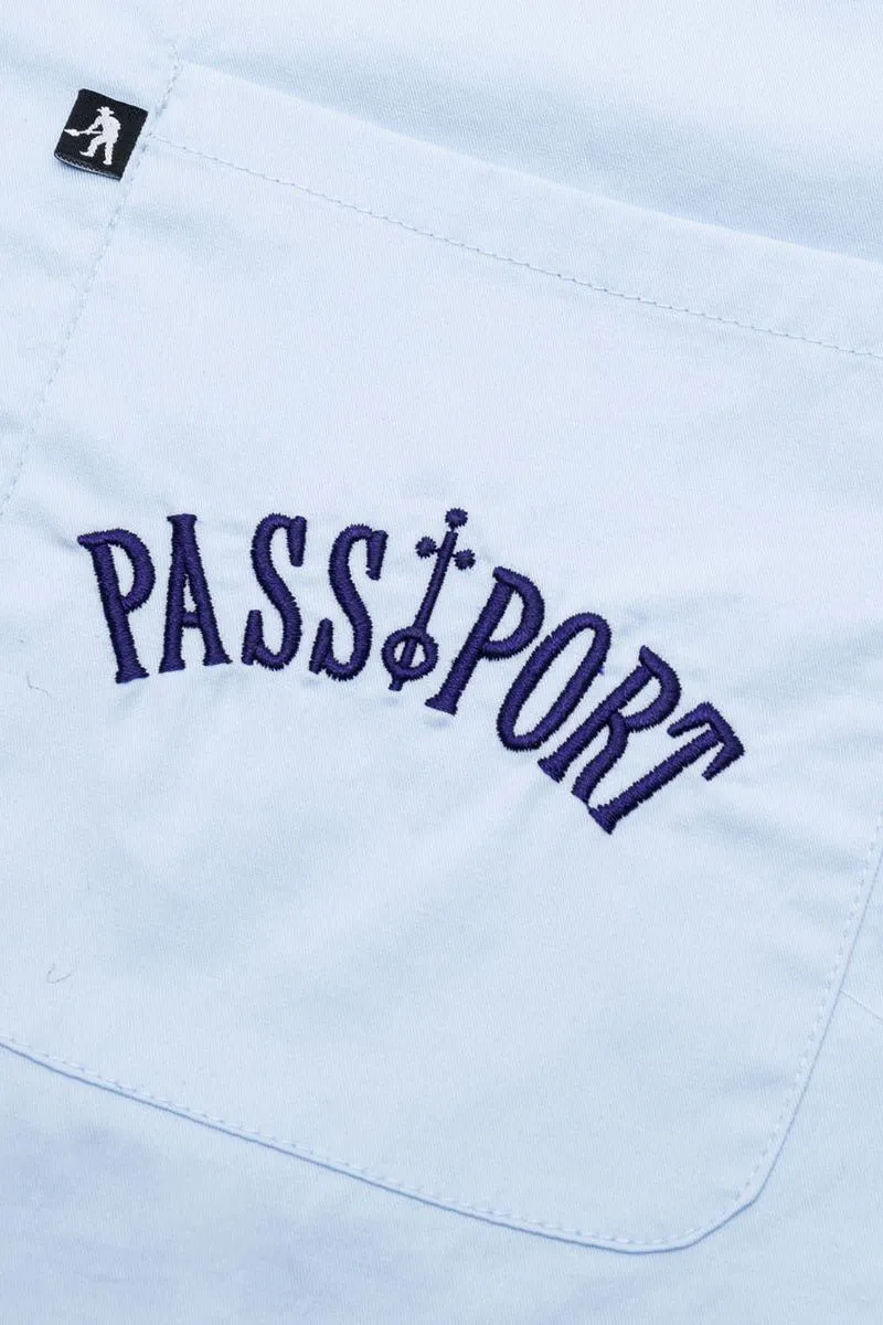 PASS~PORT SOPHOMORE BUTTON UP S/S SHIRT - LIGHT BLUE
