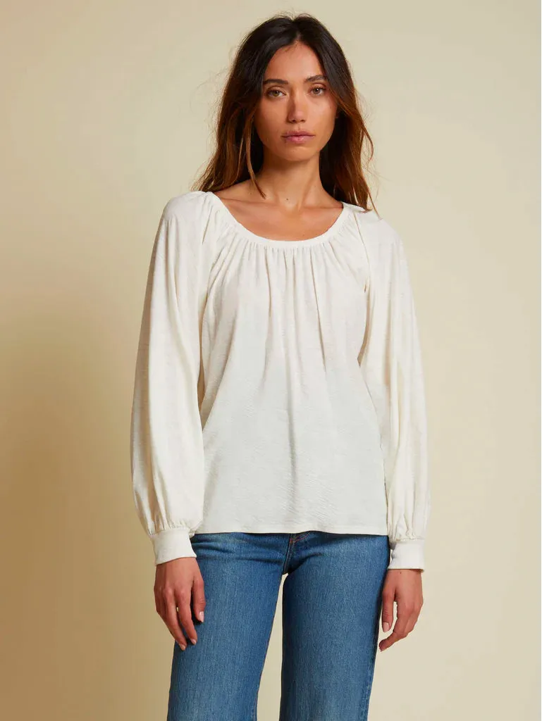 Sloane elastic neck tee in off white
