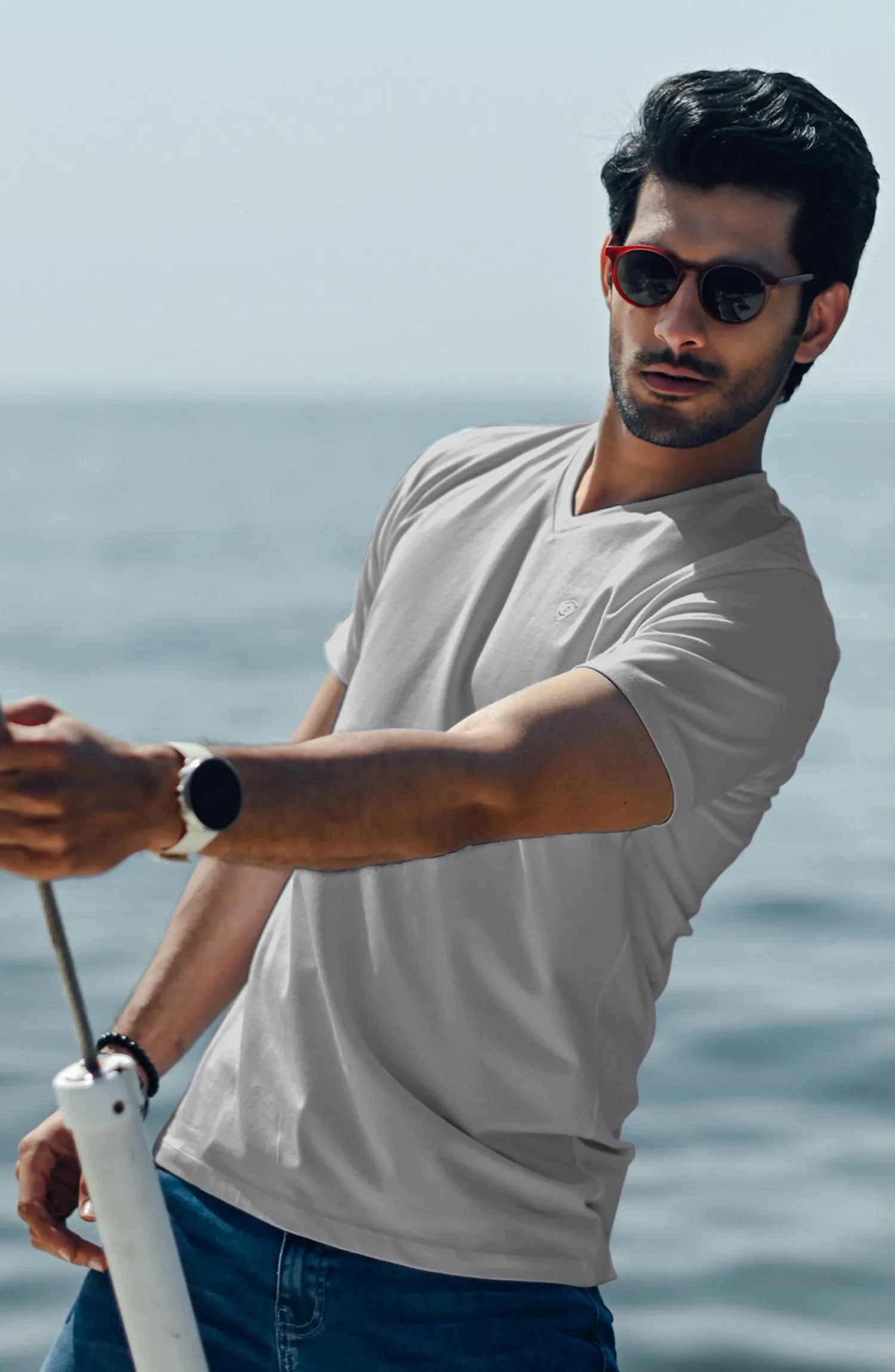 V-NECK - BASIC TEES